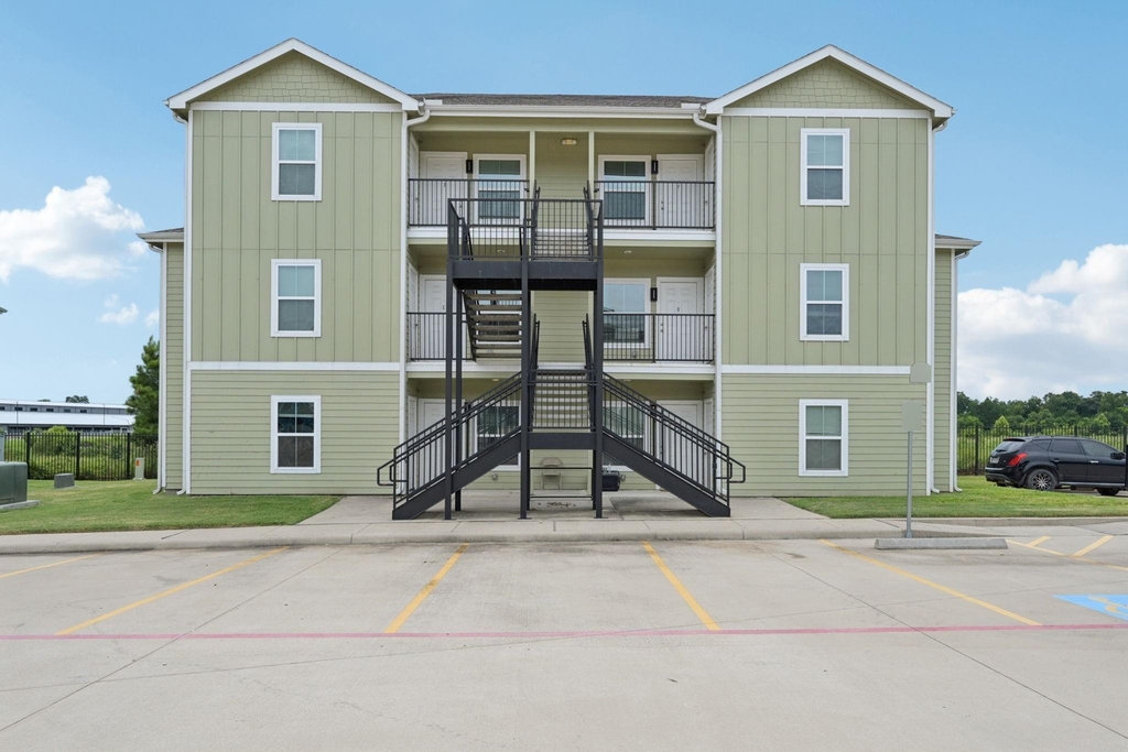 270 Plez Morgan Drive - Photo 2