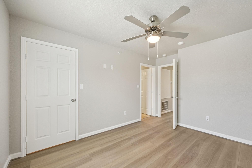 270 Plez Morgan Drive - Photo 19