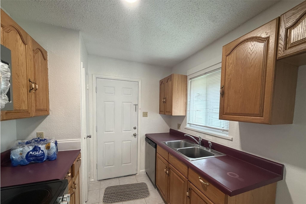 626 12th Street N - Photo 3