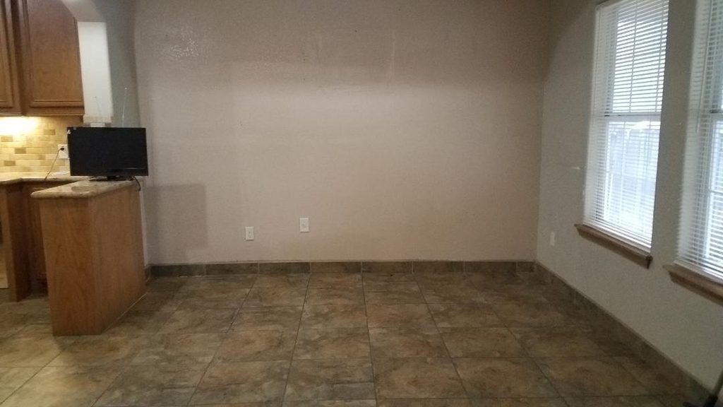 8030 Darlington Drive - Photo 3