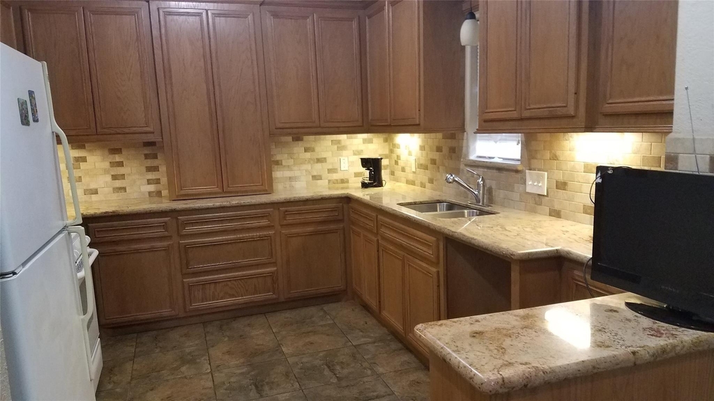 8030 Darlington Drive - Photo 5
