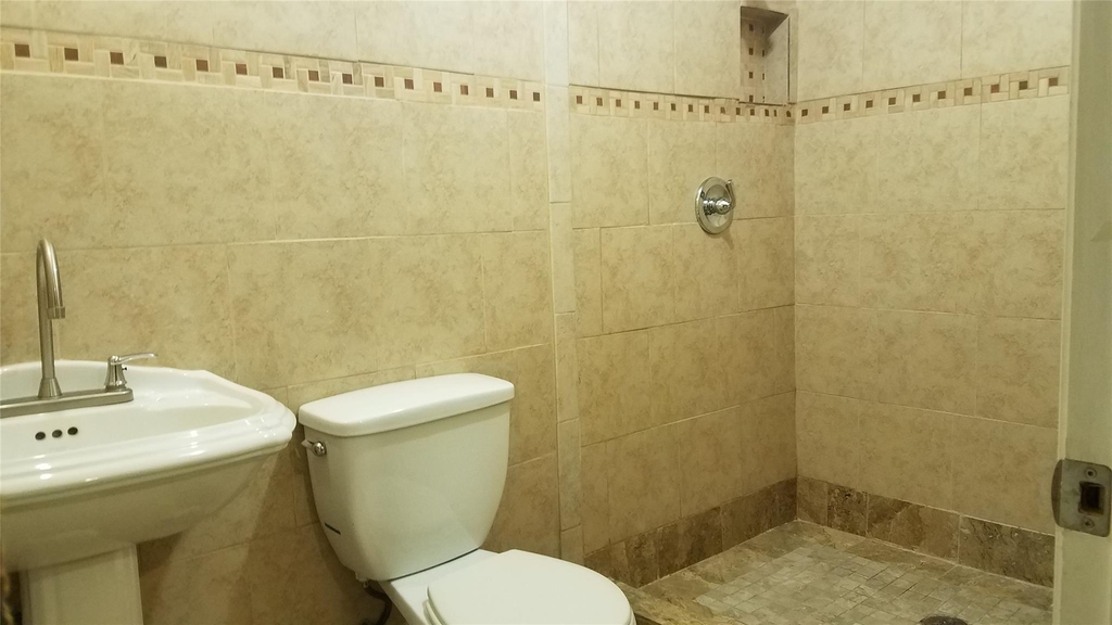 8030 Darlington Drive - Photo 8