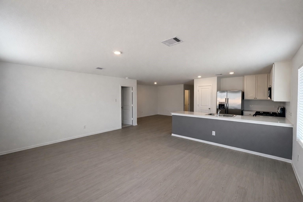 15679 Plum Brook Dr - Photo 2