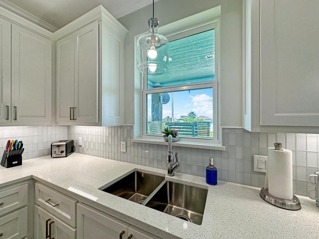 917 Westview - Photo 6