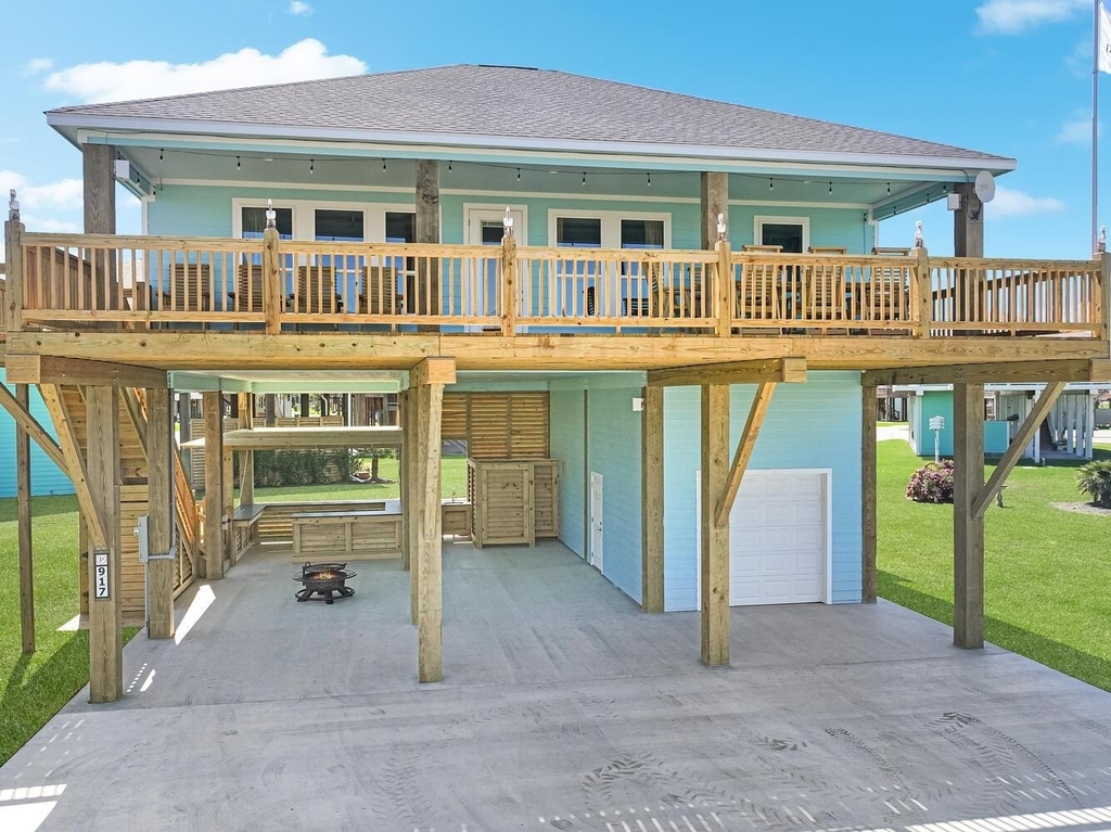 917 Westview - Photo 0