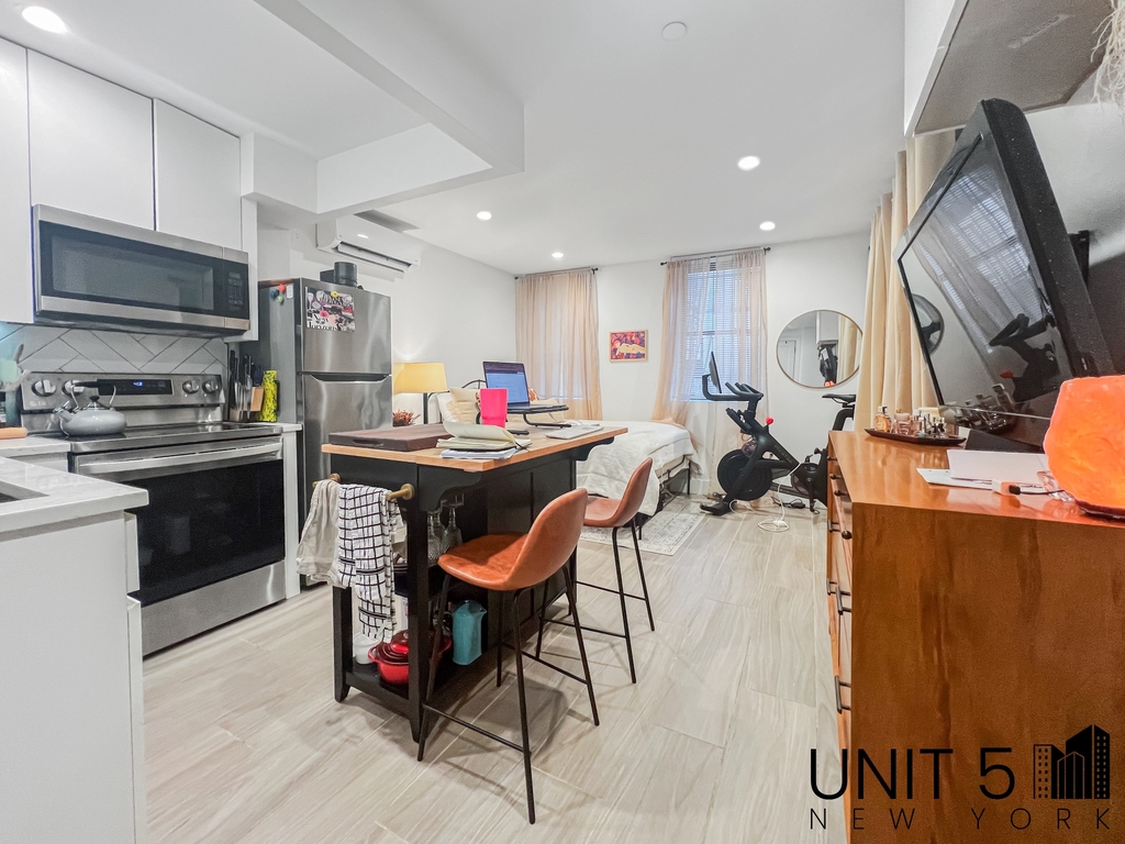1467 Jefferson Avenue - Photo 4
