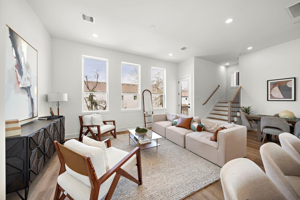 835 Elkhart Street - Photo 2