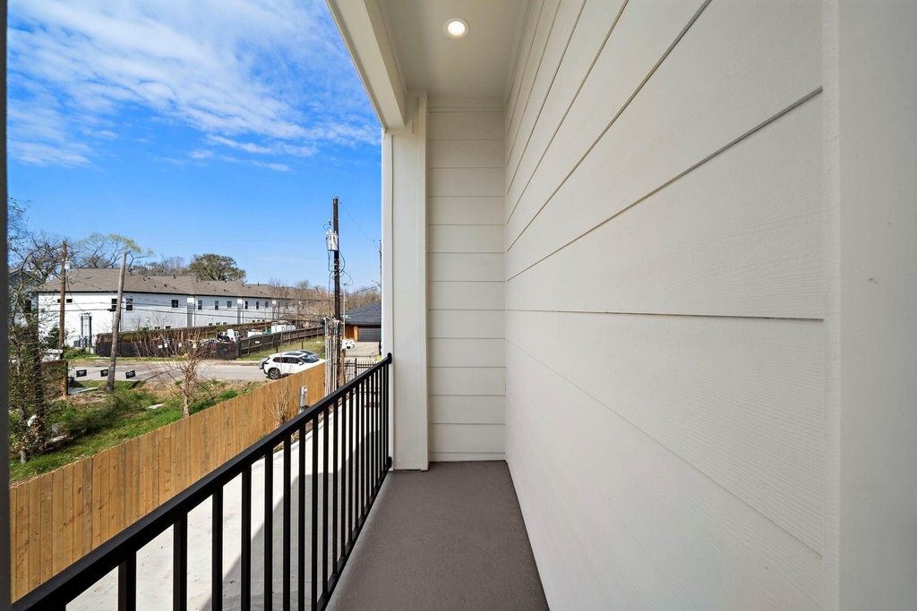 835 Elkhart Street - Photo 17