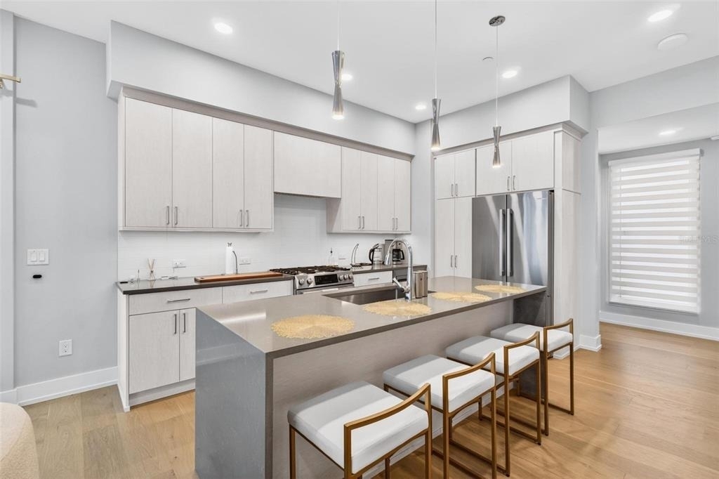374 6th Street S - Photo 9