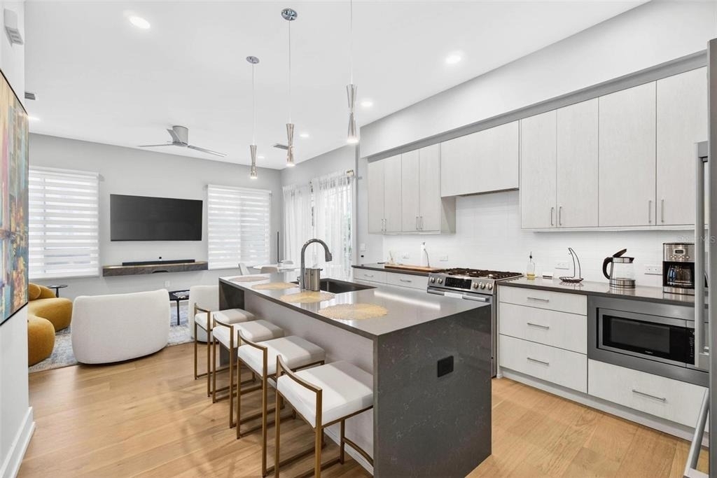 374 6th Street S - Photo 6