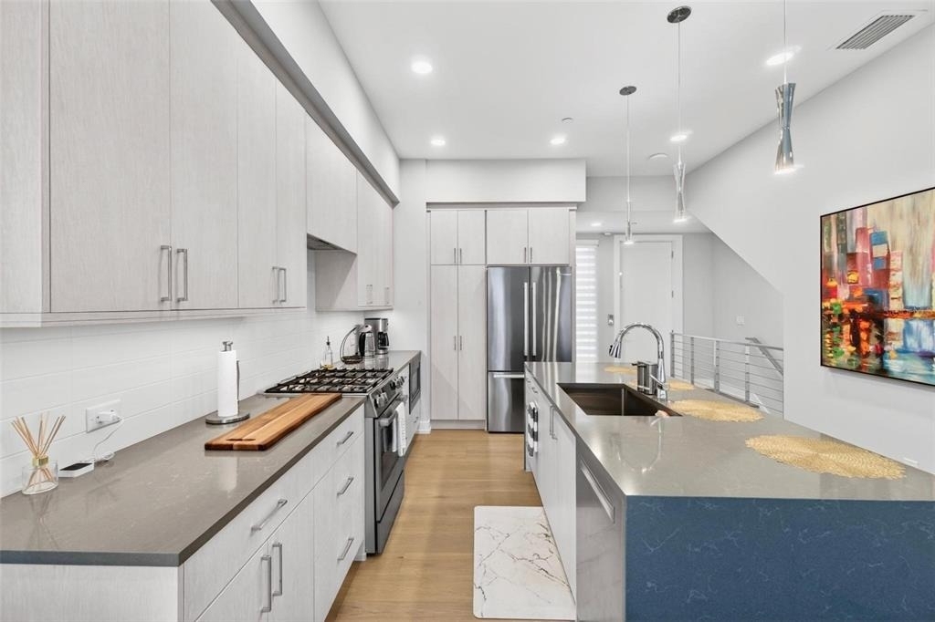 374 6th Street S - Photo 8