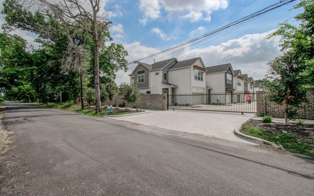 970 Highland Sound Lane - Photo 33