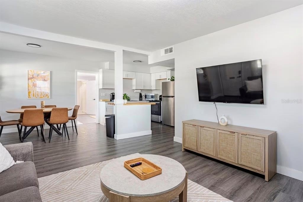 8911 Oren Avenue - Photo 2