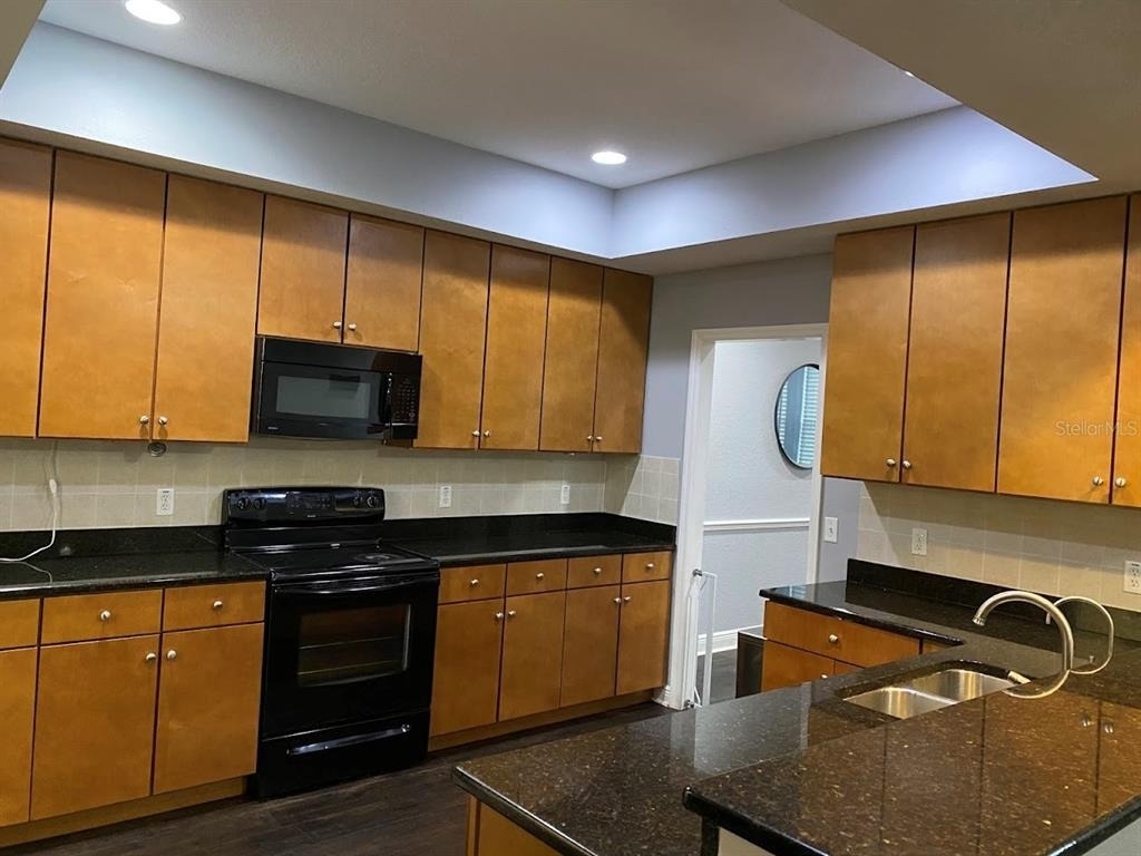 16125 Churchview Drive - Photo 10