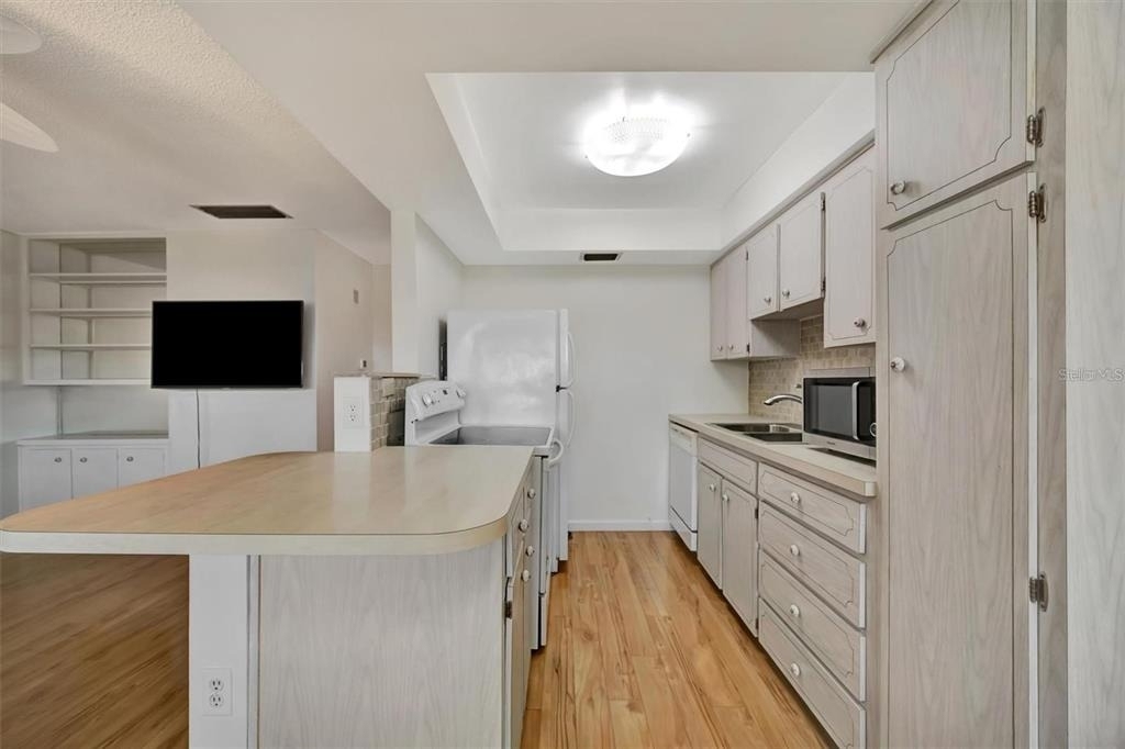 650 Pinellas Point Drive S - Photo 13