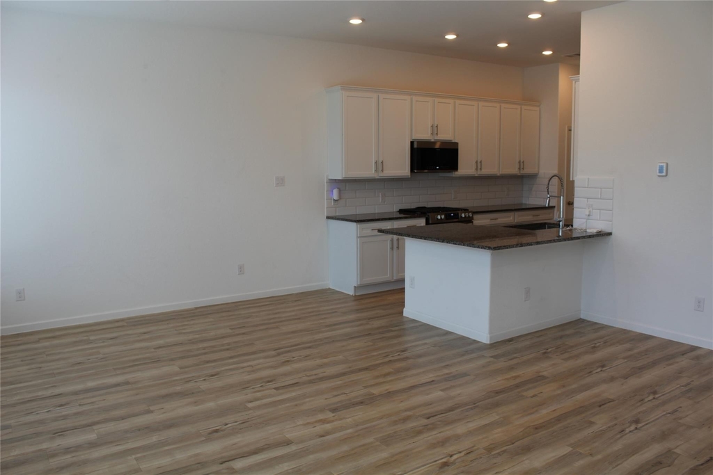 4203 Champlain Way - Photo 4