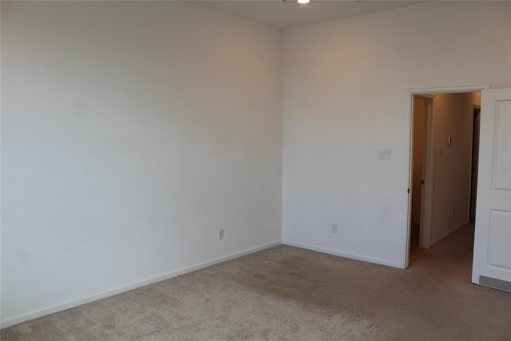 4203 Champlain Way - Photo 19