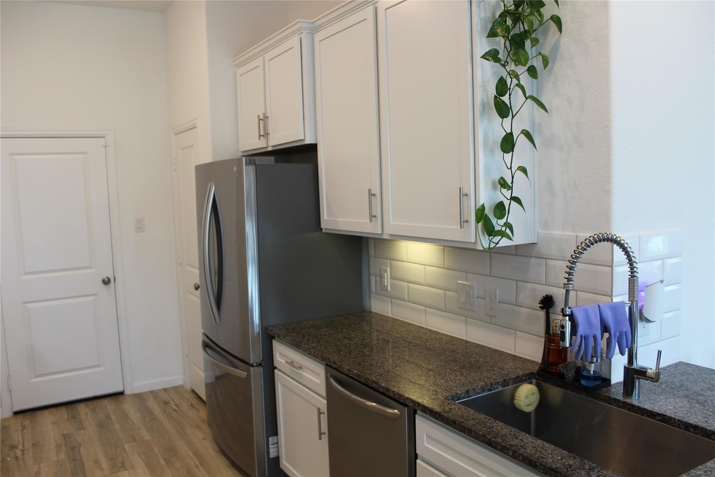 4203 Champlain Way - Photo 12