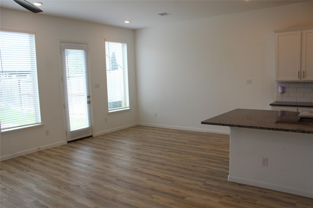 4203 Champlain Way - Photo 14
