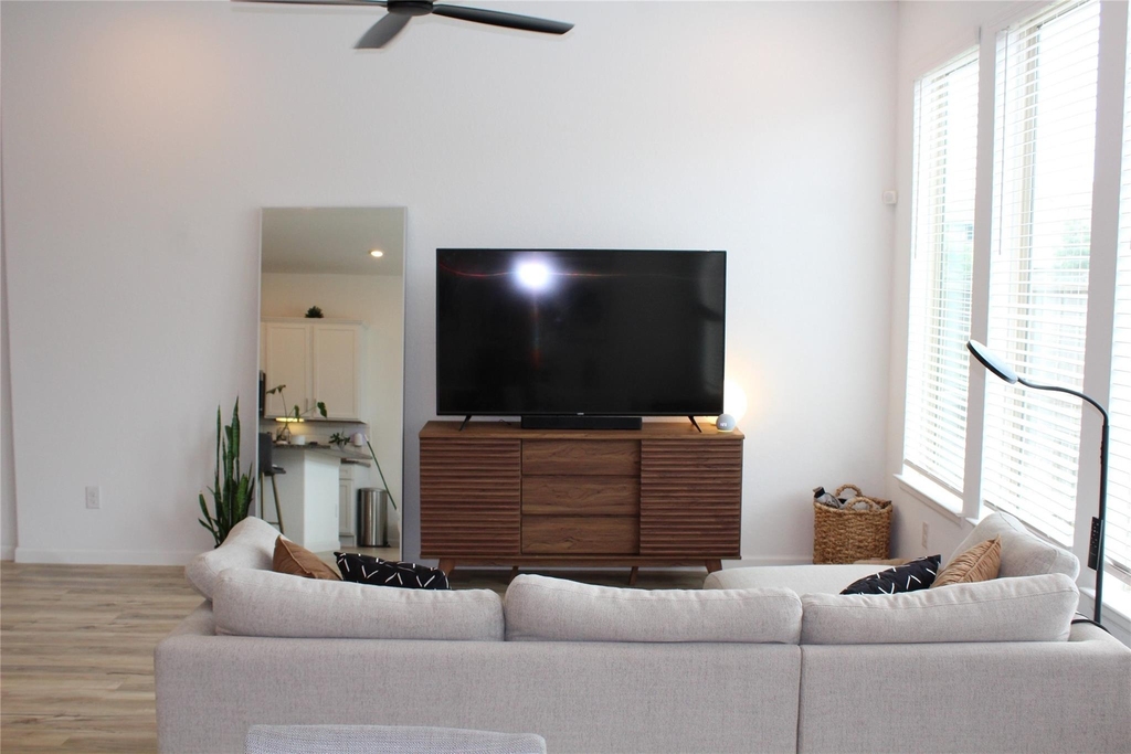 4203 Champlain Way - Photo 9
