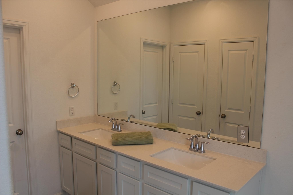 4203 Champlain Way - Photo 22