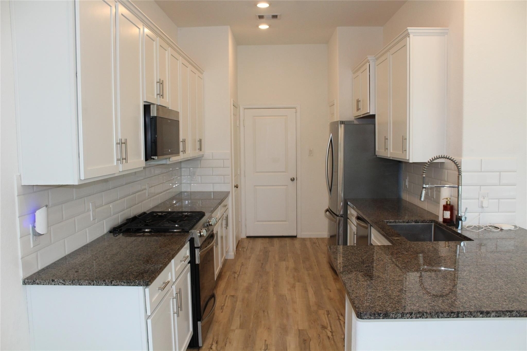 4203 Champlain Way - Photo 10