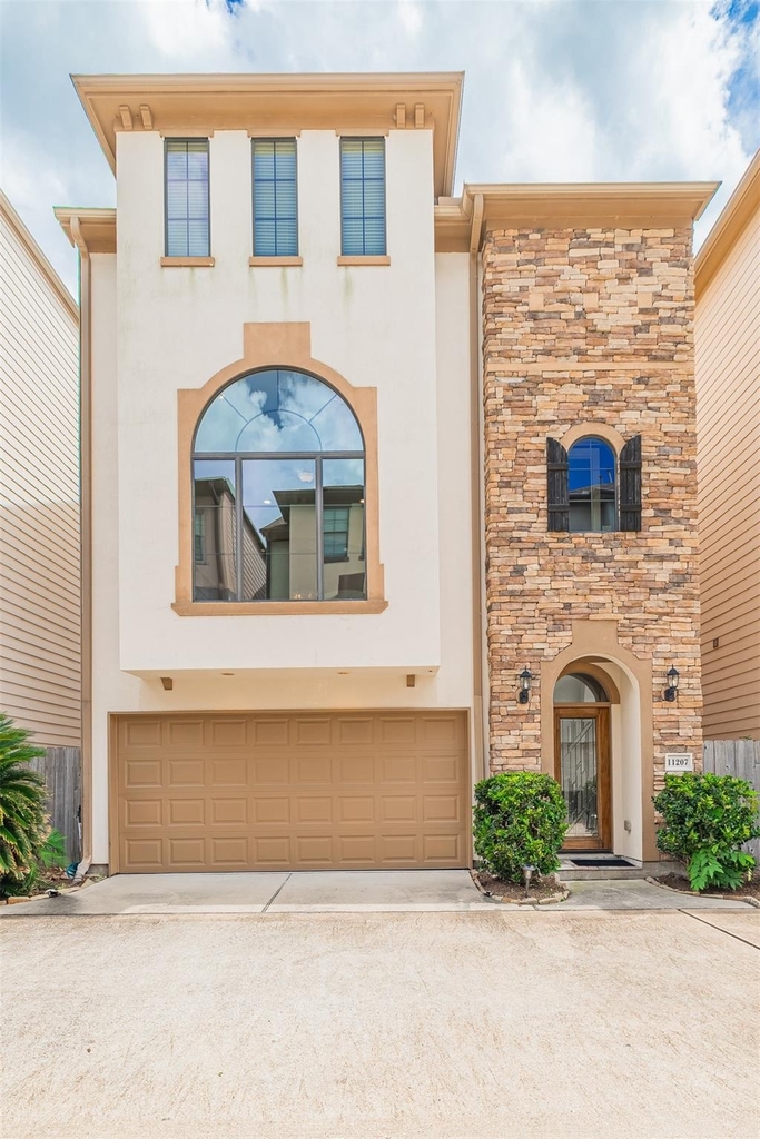 11207 Tramonto Drive - Photo 0
