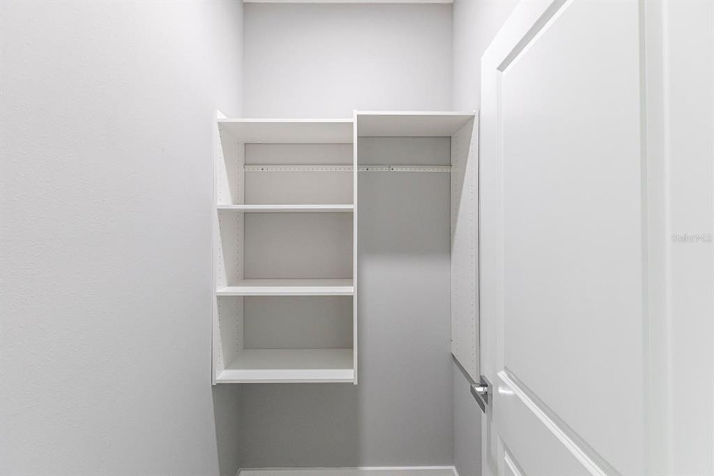 946 Flanders Street - Photo 18