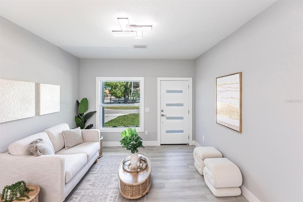 946 Flanders Street - Photo 3