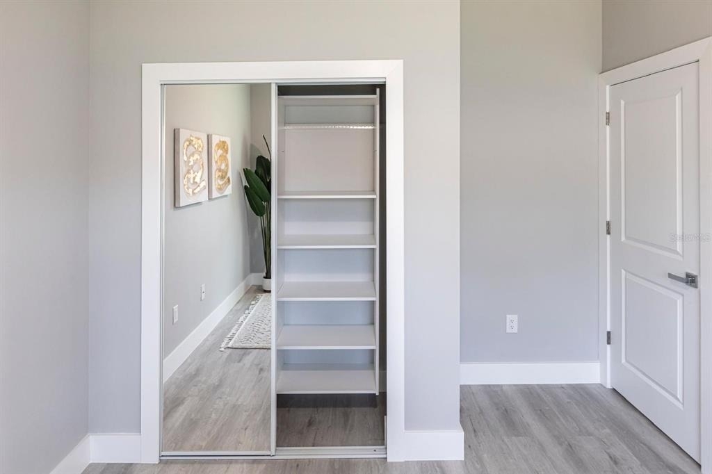 946 Flanders Street - Photo 36