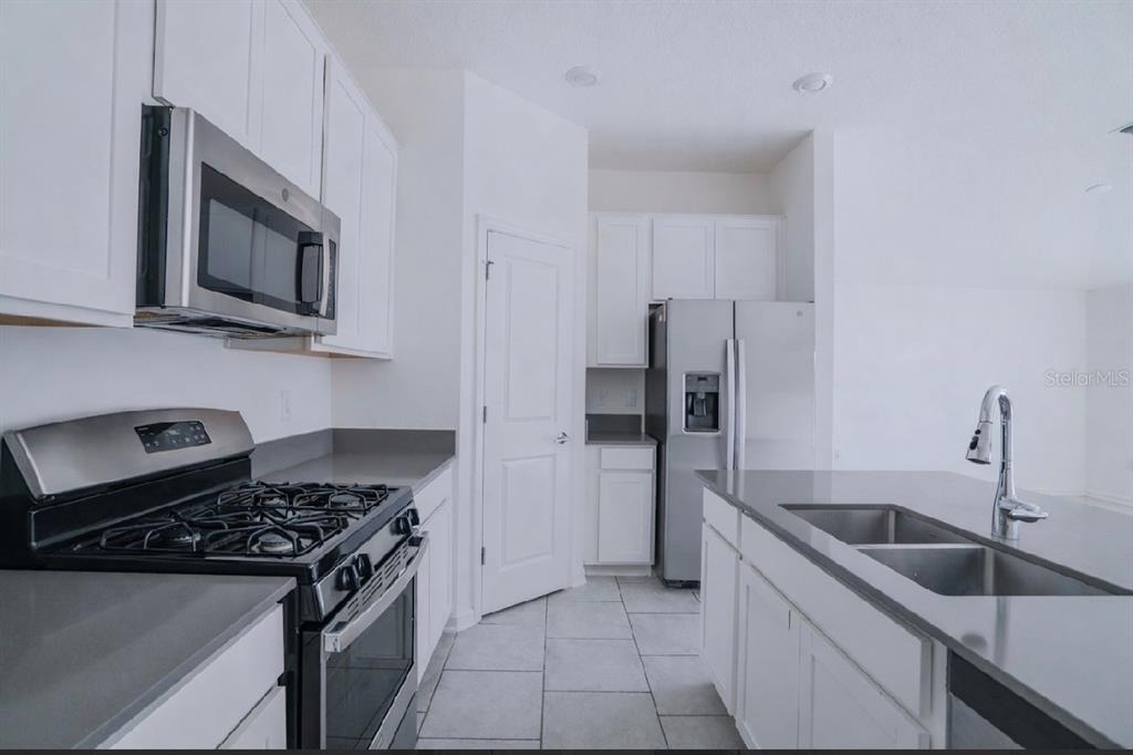 9347 Revere Avenue - Photo 5