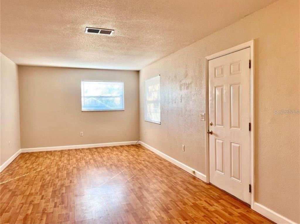 209 Avenue B Se - Photo 5