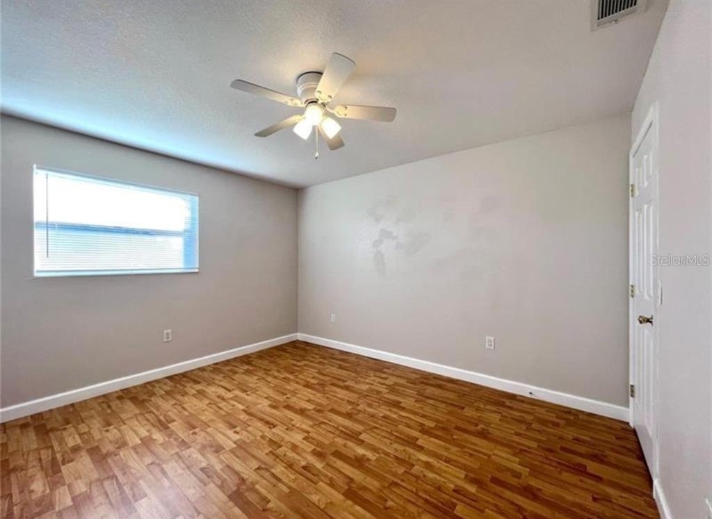 209 Avenue B Se - Photo 12