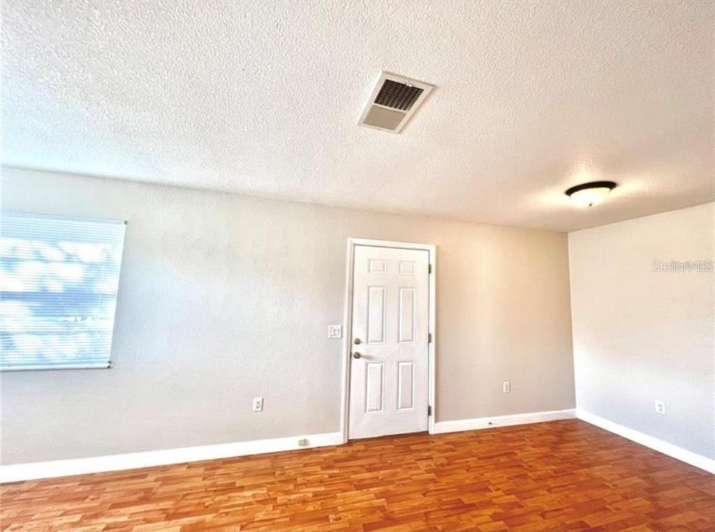 209 Avenue B Se - Photo 3