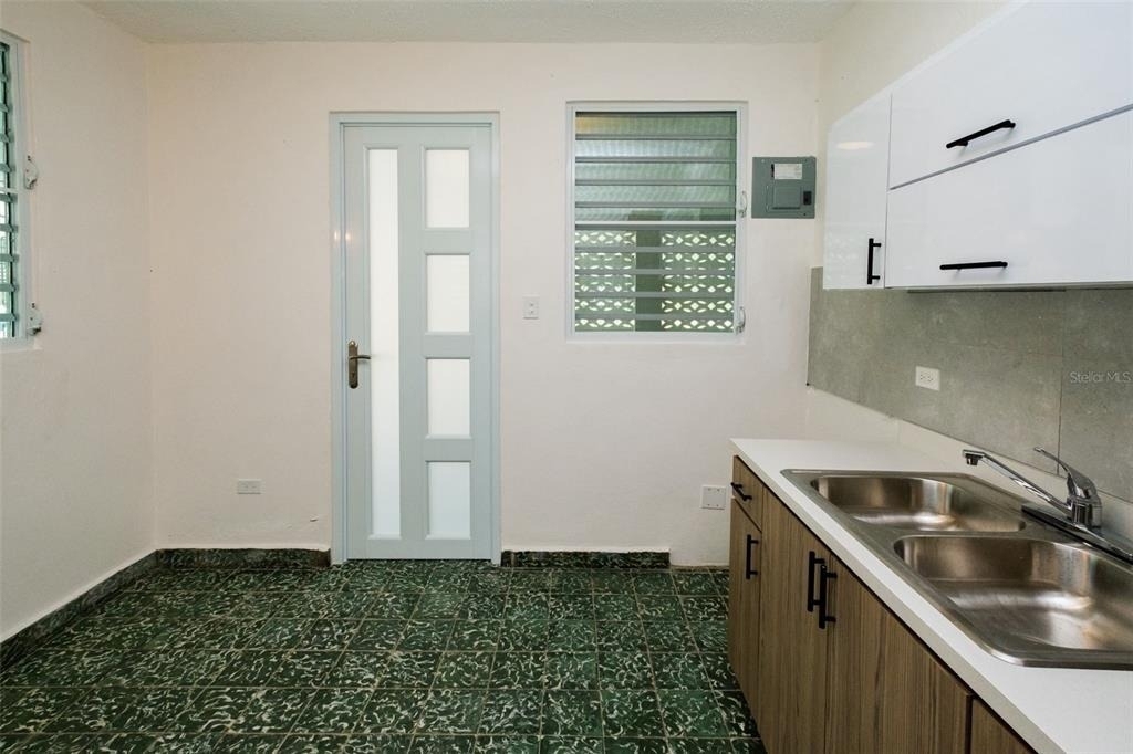 1041b Luis Cordova Chirino Ext. Country Club - Photo 4