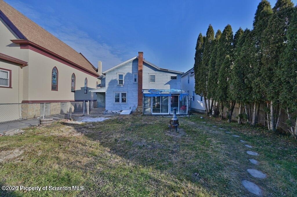 418 E Market Street - Photo 2