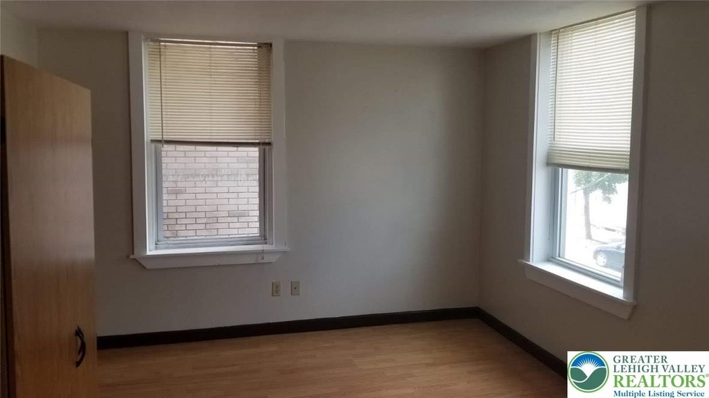 738 E 4th Street - Photo 7