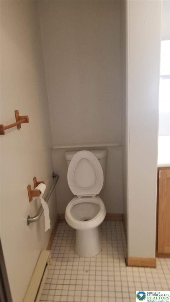 738 E 4th Street - Photo 4