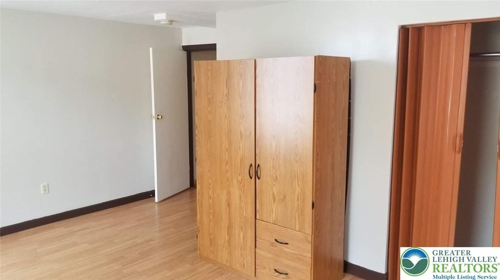 738 E 4th Street - Photo 8