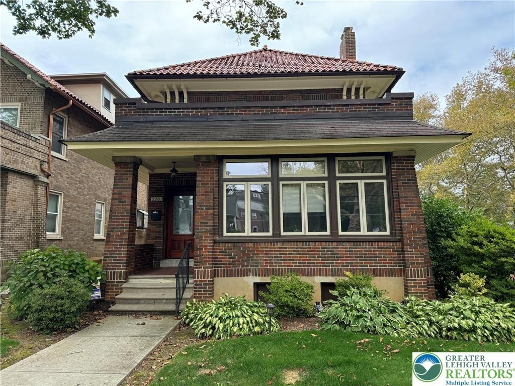 2201 W Gordon Street - Photo 0