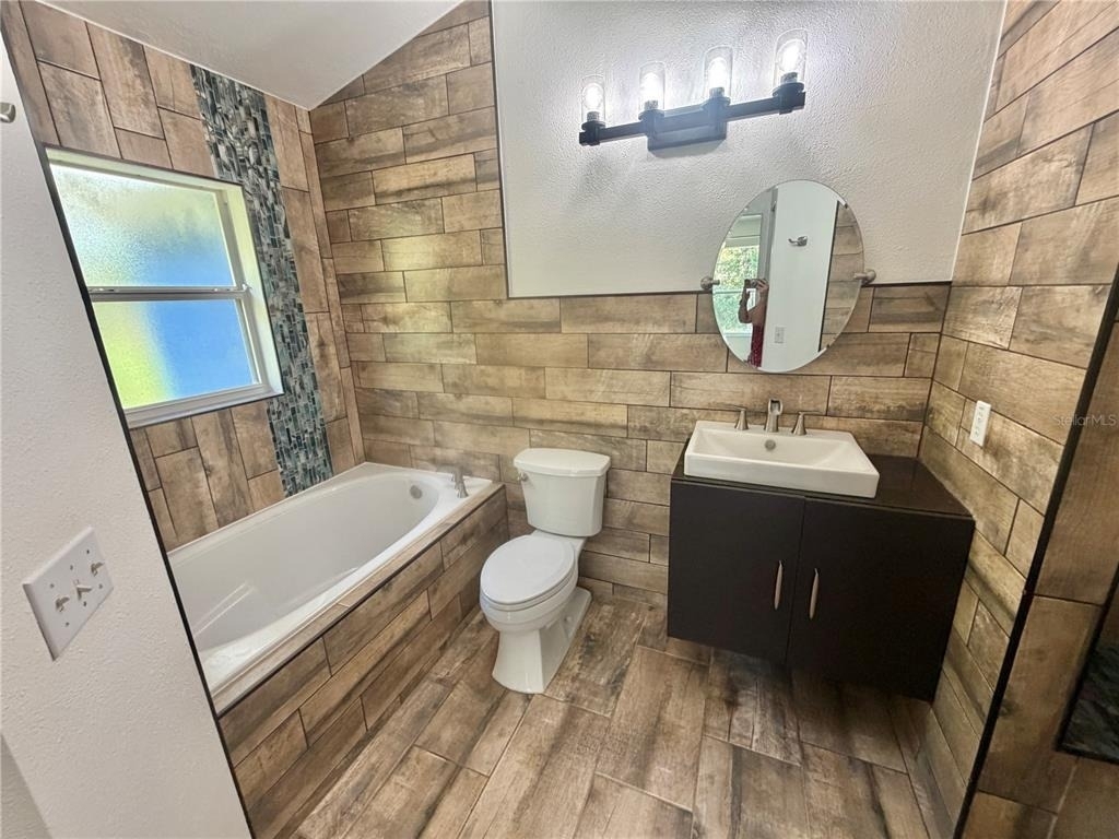 1230 Silverdale Street - Photo 9
