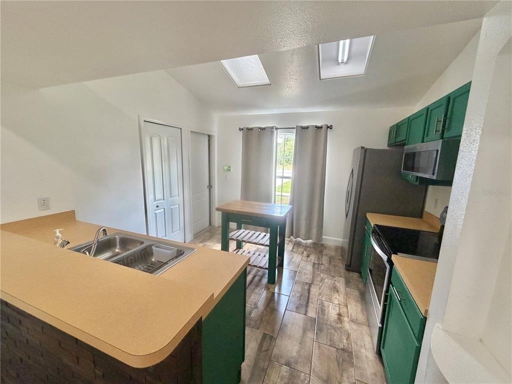 1230 Silverdale Street - Photo 1