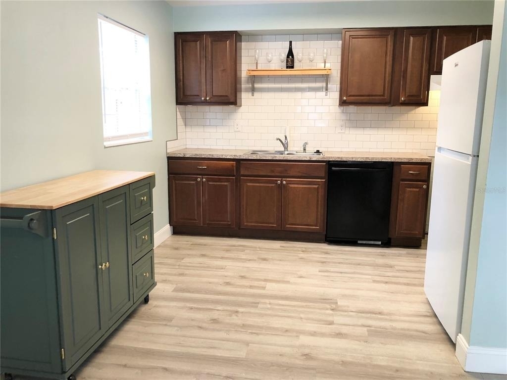 415 W Easy Street - Photo 2