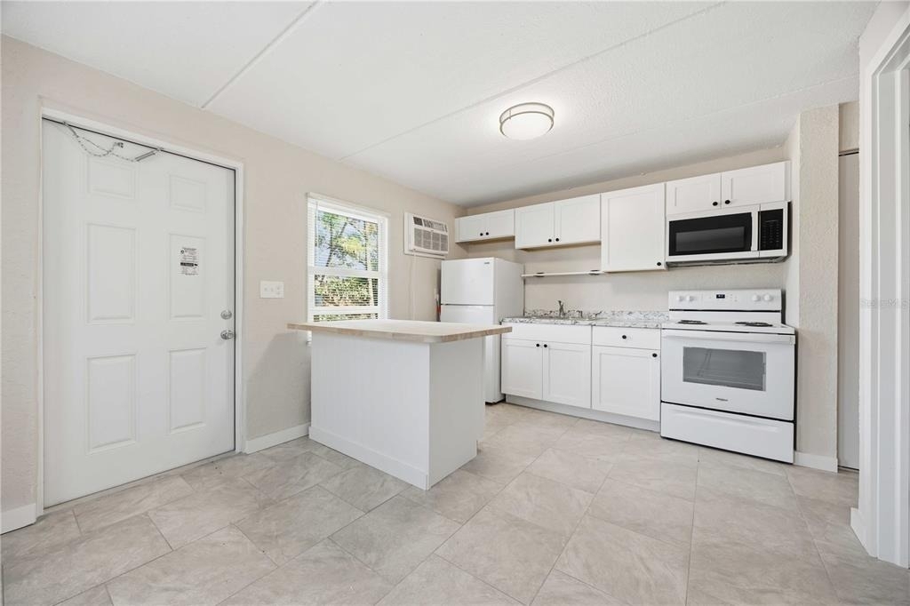 419 Grapefruit Avenue - Photo 0