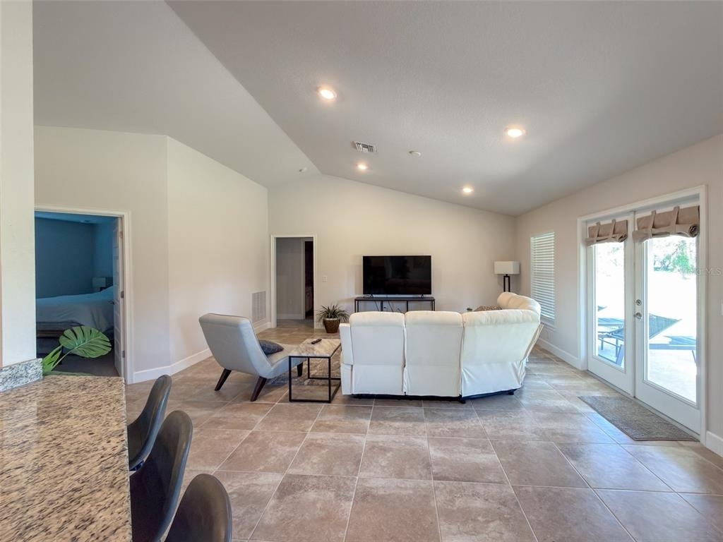 249 Rotonda Boulevard W - Photo 9
