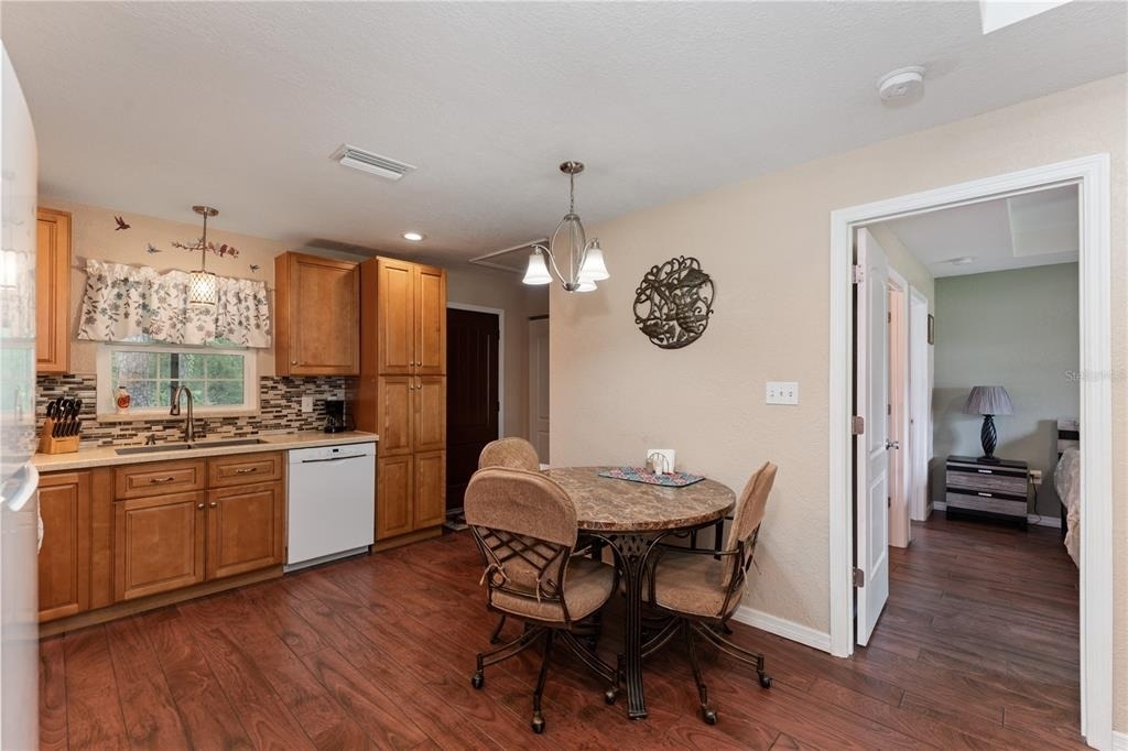 3241 Tropicaire Boulevard - Photo 8
