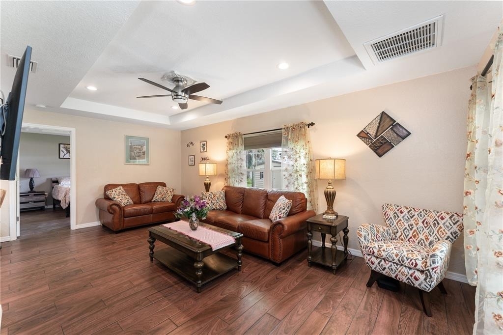 3241 Tropicaire Boulevard - Photo 2