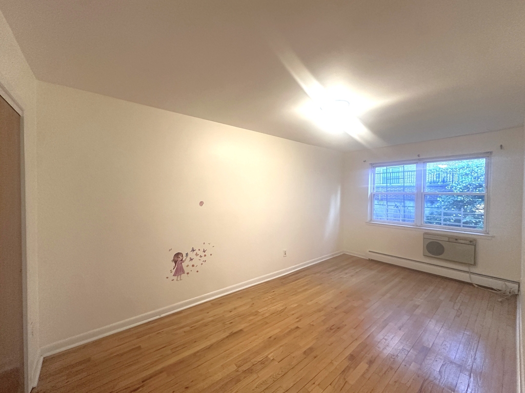 83-24 Talbot Street - Photo 4