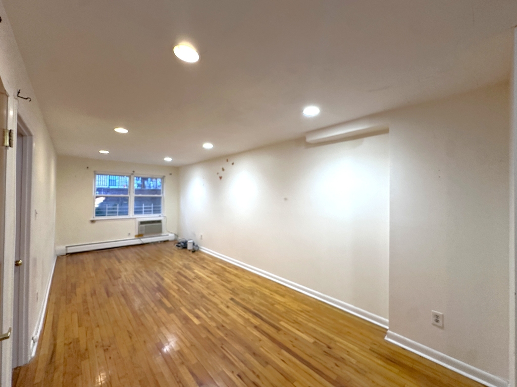 83-24 Talbot Street - Photo 2