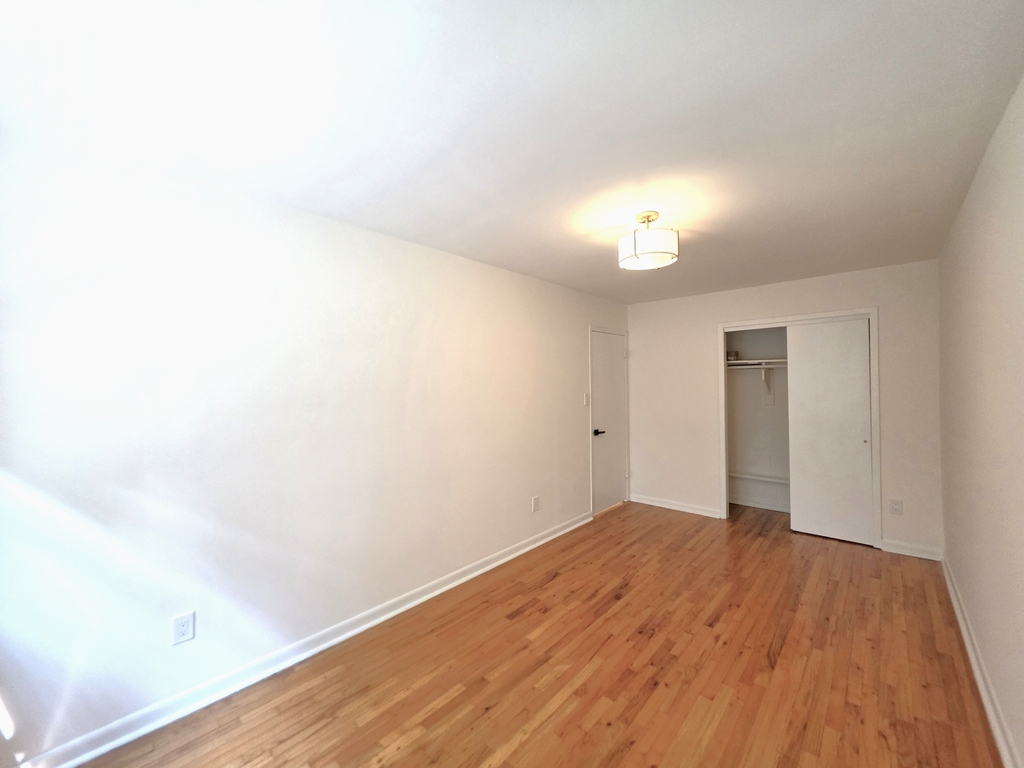 83-24 Talbot Street - Photo 8